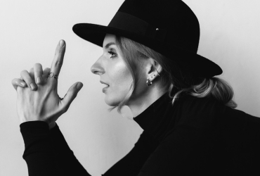 Stylistka celebrit radí, jak se obléknout na ples: Ladit se s partnerem do stejných barev už je faux